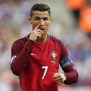 开云体育官网入口-西甲：马德里双雄激烈追分，争夺第一名进入白热化，马德里竞技历年西甲排名